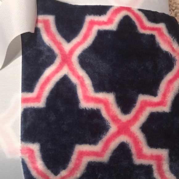 Brand new oversized velvet plush throw - Picture 3 of 4